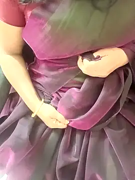 monaa-darling online show from October 6, 2025, 3:26 am