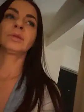 Roxanne Skye online show from September 11, 2025, 6:08 pm