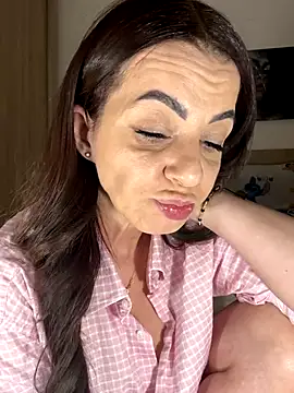 Roxanne Skye online show from September 23, 2025, 4:43 pm