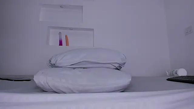 Evelynn Jones  online show from October 26, 2025, 1:11 am