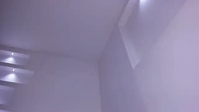 Evelynn Jones  online show from October 27, 2025, 3:32 am