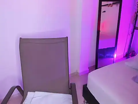 Snapshot of selene_boyer chatting on November 19, 2025, 7:03 pm selene boyer online show from November 19, 2025, 7:03 pm