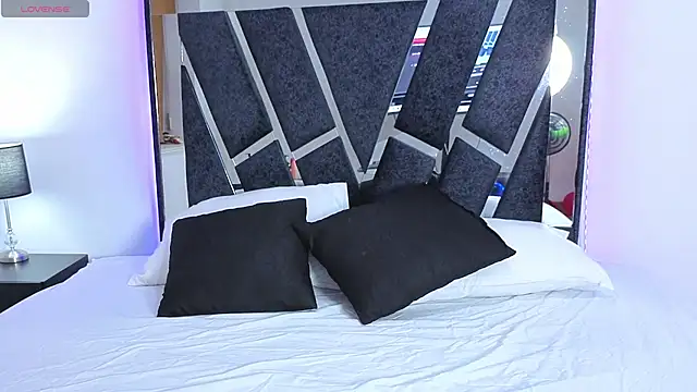 ReginaRosetti online show from December 21, 2025, 1:40 pm