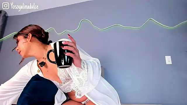 AlinaSweett  online show from October 4, 2025, 4:05 pm