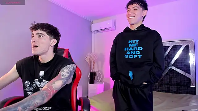 Handsomeboyss19 online show from April 21, 2026, 2:51 am