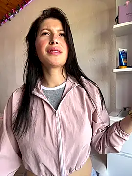 Mia salinass online show from November 8, 2025, 7:01 pm