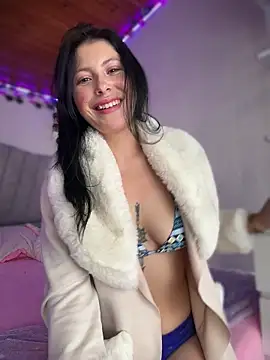 Mia salinass online show from April 4, 2026, 7:22 pm