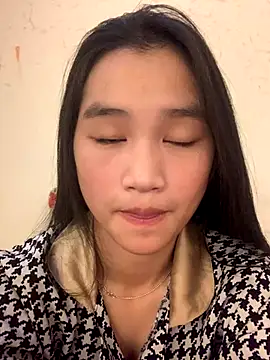 Snapshot of -Lie-06 chatting on October 7, 2025, 12:46 pm -Lie-06 online show from October 7, 2025, 12:46 pm