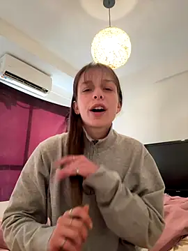 Snapshot of LittleJulietta chatting on September 17, 2025, 12:18 pm LittleJulietta online show from September 17, 2025, 12:18 pm