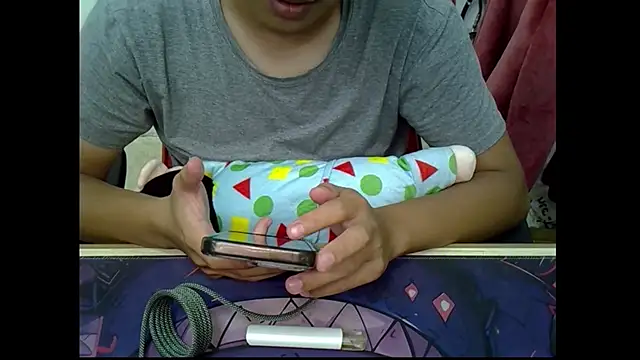 zhu000000 online show from October 7, 2025, 9:06 am