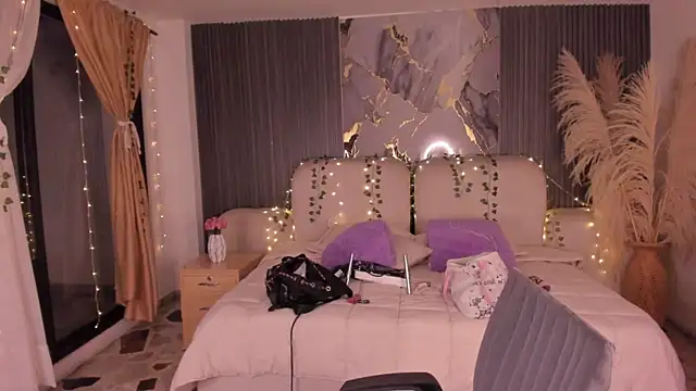 SarahCastro1  online show from March 27, 2026, 6:08 am