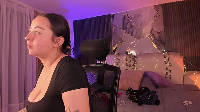 SarahCastro1  online show from May 29, 2026, 3:59 am