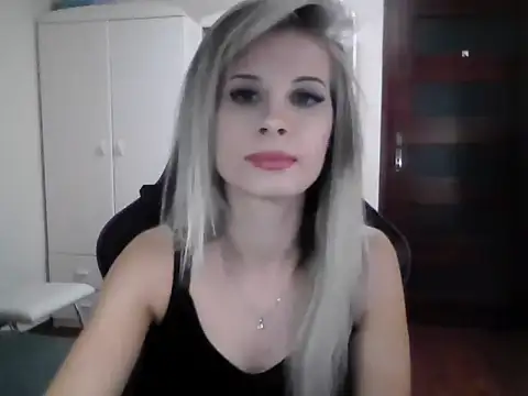 Snapshot of KristineGlow chatting on September 23, 2025, 8:12 pm KristineGlow online show from September 23, 2025, 8:12 pm