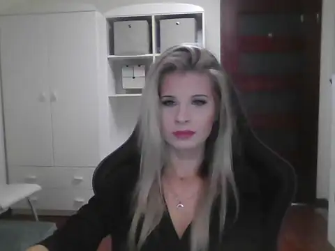 KristineGlow online show from October 7, 2025, 7:16 am