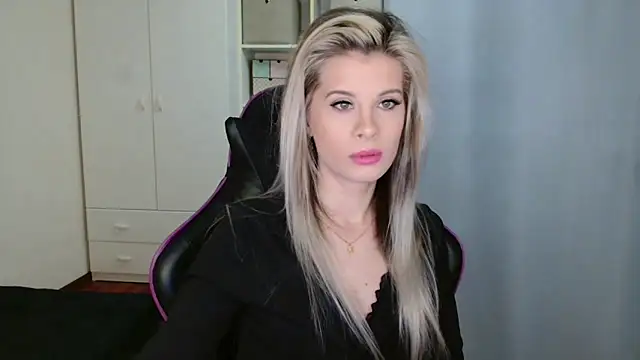 KristineGlow online show from March 3, 2026, 7:14 am