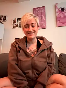 Snapshot of Rozendefotz chatting on September 30, 2025, 4:45 pm Rozendefotz online show from September 30, 2025, 4:45 pm