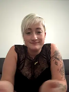 Snapshot of Rozendefotz chatting on October 4, 2025, 10:24 am Rozendefotz online show from October 4, 2025, 10:24 am