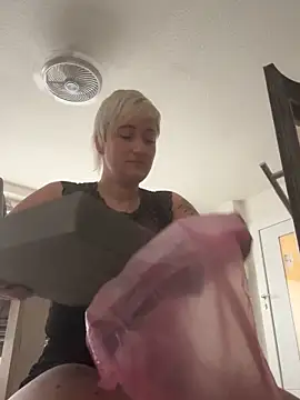 Snapshot of Rozendefotz chatting on October 7, 2025, 7:38 am Rozendefotz online show from October 7, 2025, 7:38 am