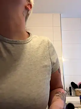 Snapshot of Rozendefotz chatting on October 15, 2025, 6:02 am Rozendefotz online show from October 15, 2025, 6:02 am