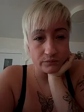 Snapshot of Rozendefotz chatting on October 23, 2025, 6:13 am Rozendefotz online show from October 23, 2025, 6:13 am