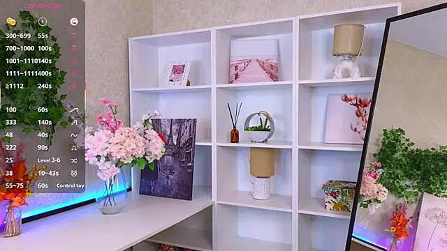 KathrinTith online show from December 4, 2025, 11:08 am