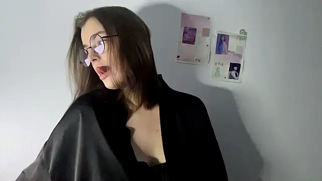 HoneyMist online show from September 16, 2025, 3:13 pm