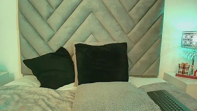 sofia owens2 online show from November 30, 2025, 11:25 am