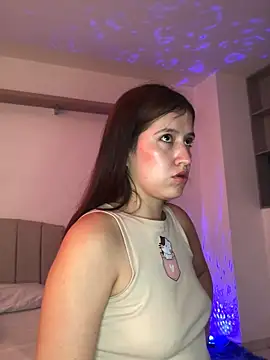 BrunnetAri  online show from October 11, 2025, 2:37 pm