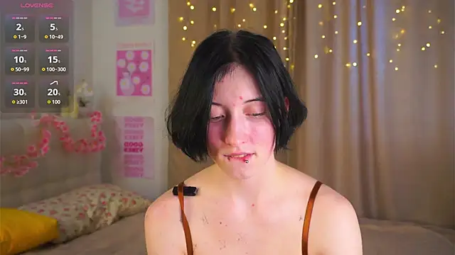 Snapshot of JuanaFriesz chatting on March 4, 2026, 9:26 am JuanaFriesz online show from March 4, 2026, 9:26 am