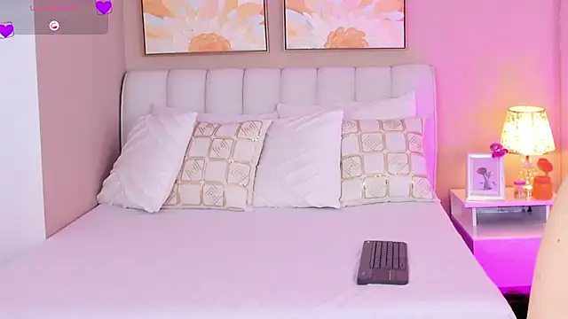 MiaTaylorSweet online show from April 18, 2026, 3:05 pm