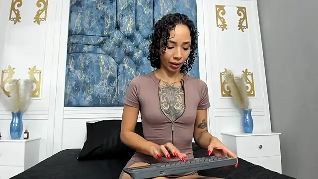 Snapshot of SilvanaOwen chatting on September 18, 2025, 11:23 am SilvanaOwen online show from September 18, 2025, 11:23 am