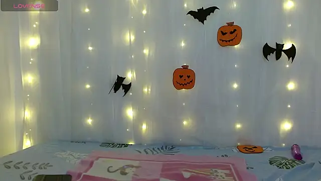 NoraParkeer online show from October 9, 2025, 7:01 pm