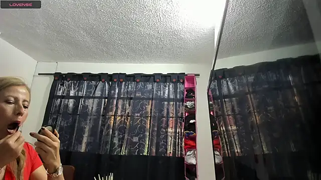 Snapshot of vanesa_mystic2 chatting on October 30, 2025, 12:28 pm vanesa mystic2 online show from October 30, 2025, 12:28 pm