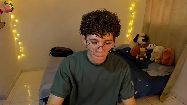 Tom Blues online show from December 18, 2025, 4:24 pm