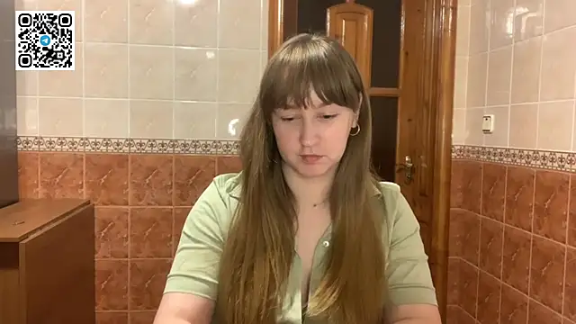 MaroonMoon  online show from November 12, 2025, 8:41 pm