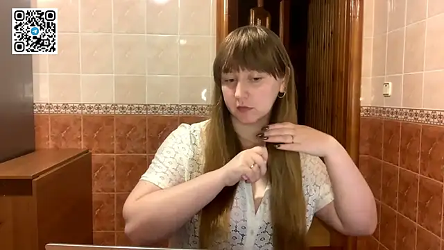 MaroonMoon  online show from November 17, 2025, 9:09 pm