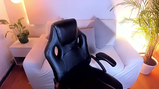 MeridaFox  online show from October 28, 2025, 5:15 pm