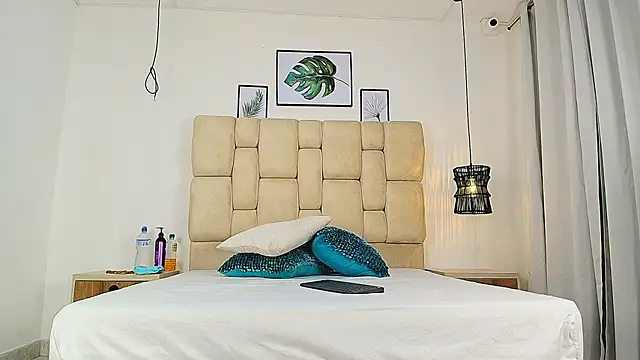 elizawiliamst online show from October 10, 2025, 11:53 am