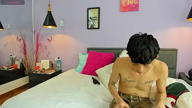 DodoyandCriss online show from September 26, 2025, 4:22 pm