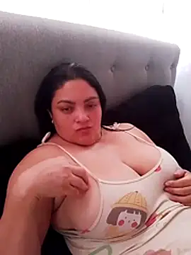 tiffany Johnson1 online show from November 30, 2025, 3:49 pm