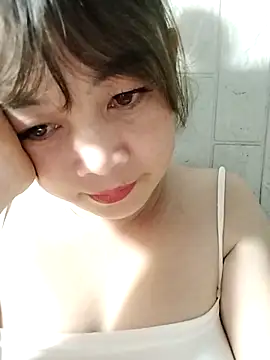 Lyly nuce online show from October 7, 2025, 4:48 pm