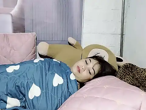 Lyly nuce online show from November 11, 2025, 2:00 am