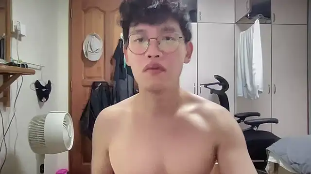 Snapshot of Passionatetwink2 chatting on October 2, 2025, 10:00 am Passionatetwink2 online show from October 2, 2025, 10:00 am