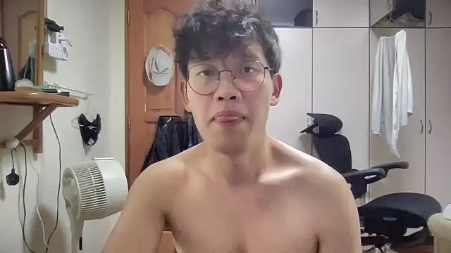 Snapshot of Passionatetwink2 chatting on October 9, 2025, 10:57 am Passionatetwink2 online show from October 9, 2025, 10:57 am