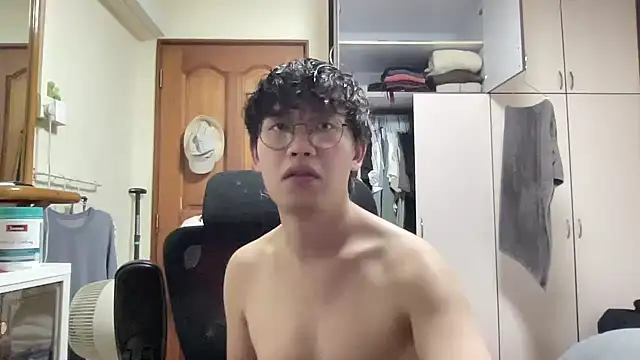 Passionatetwink2 online show from March 12, 2026, 9:26 am