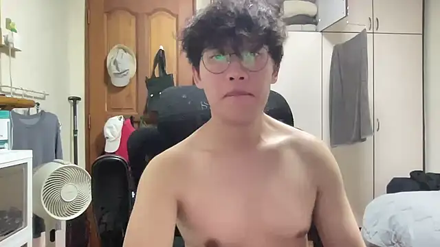 Passionatetwink2 online show from March 13, 2026, 12:34 pm