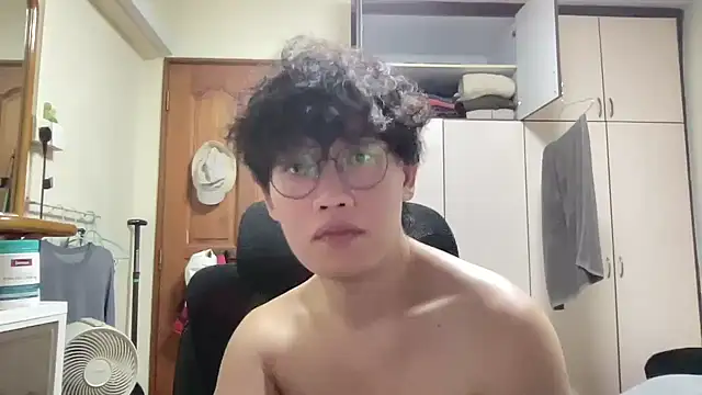 Passionatetwink2 online show from March 19, 2026, 2:10 pm