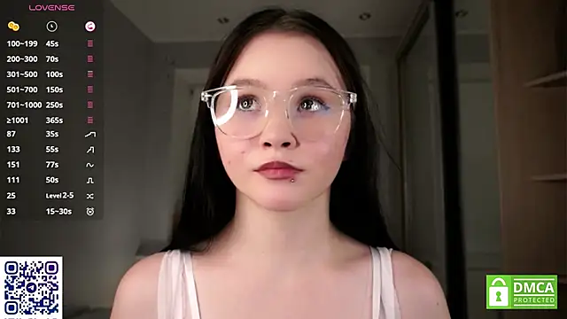 DelphaDivenere online show from October 29, 2025, 5:36 pm