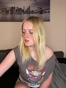 Snapshot of DieBlondeHannah chatting on September 30, 2025, 2:00 pm DieBlondeHannah online show from September 30, 2025, 2:00 pm