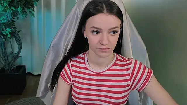 E l i z e  online show from February 11, 2026, 5:34 am